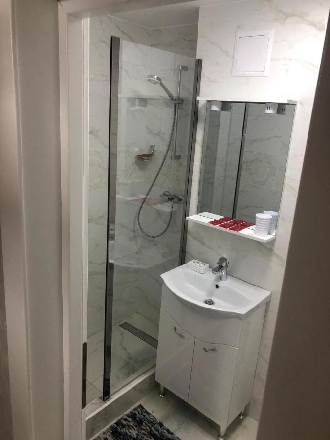 Tudor Apartment Brăila Екстериор снимка